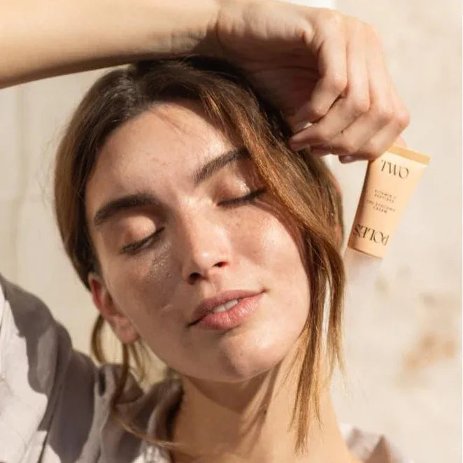 TWO POLES | The Vitamin C & Peptides Eyeconic Cream - 15ml - InternationalCosmetic