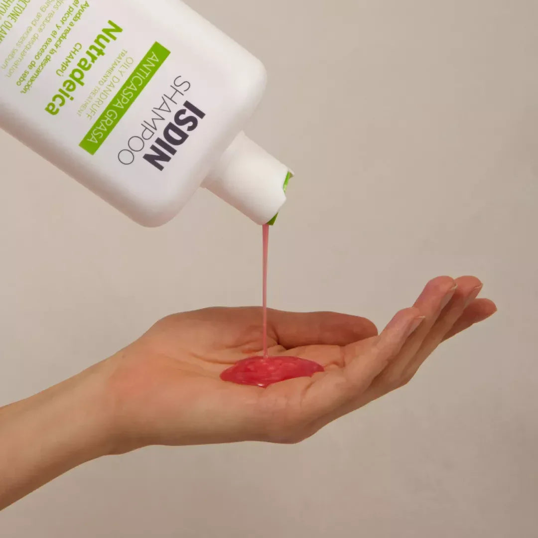 ISDIN | Nutradeica® Champú Anticaspa Grasa - 400ml - InternationalCosmetic