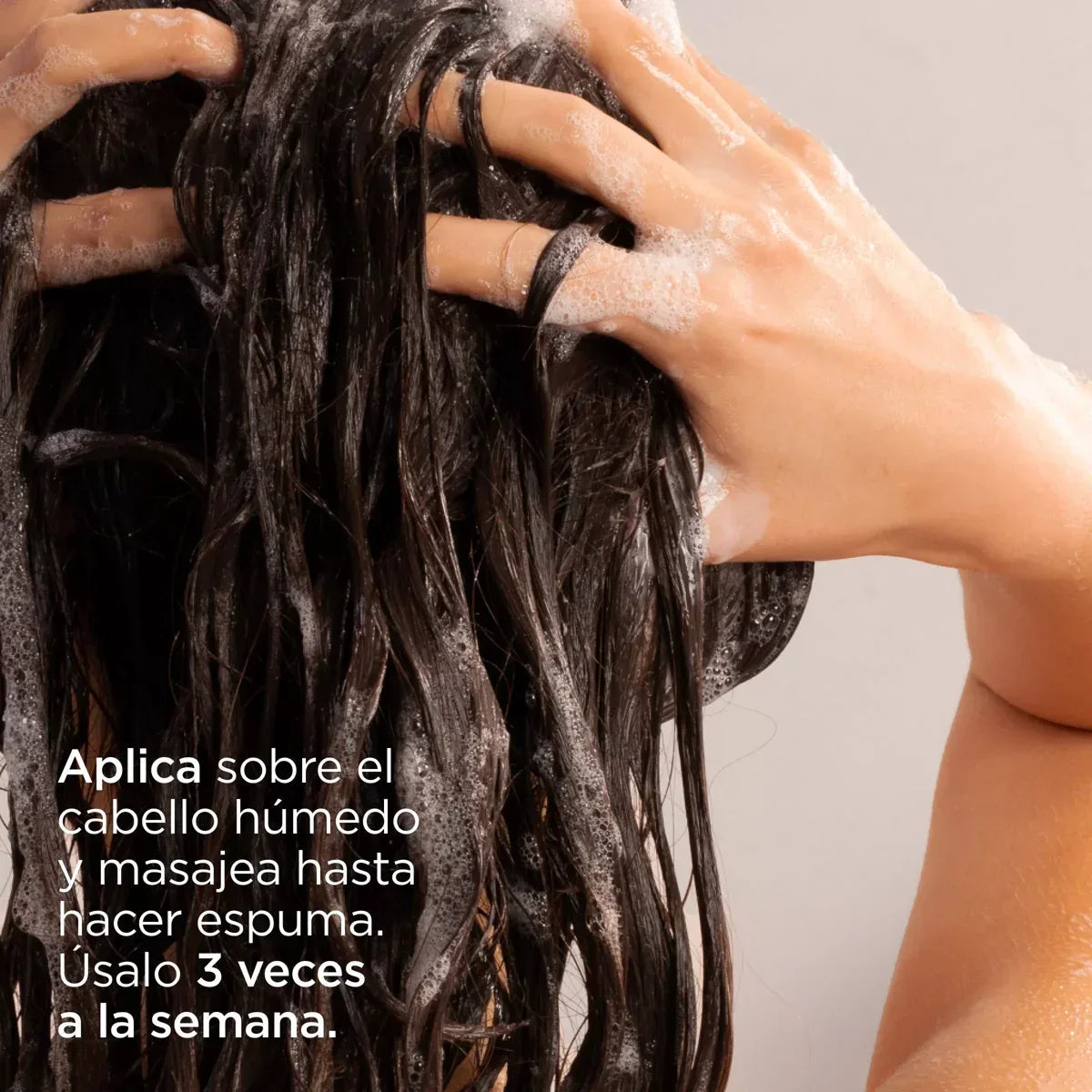 ISDIN | Nutradeica® Champú Anticaspa Grasa - 400ml - InternationalCosmetic