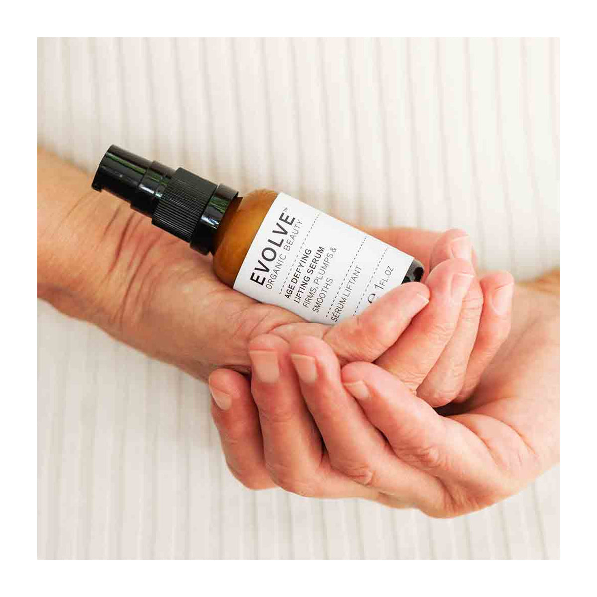 EVOLVE Age Defying Lifting Serum - 30ml: composición de catálogo con beneficios destacados; tratamiento concentrado para hidratación y luminosidad