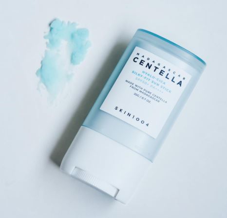 SKIN 1004 | Formato Viaje - Madagascar Centella Hyalu-Cica Silky-Fit Sun Stick SPF 50+ - 7gr