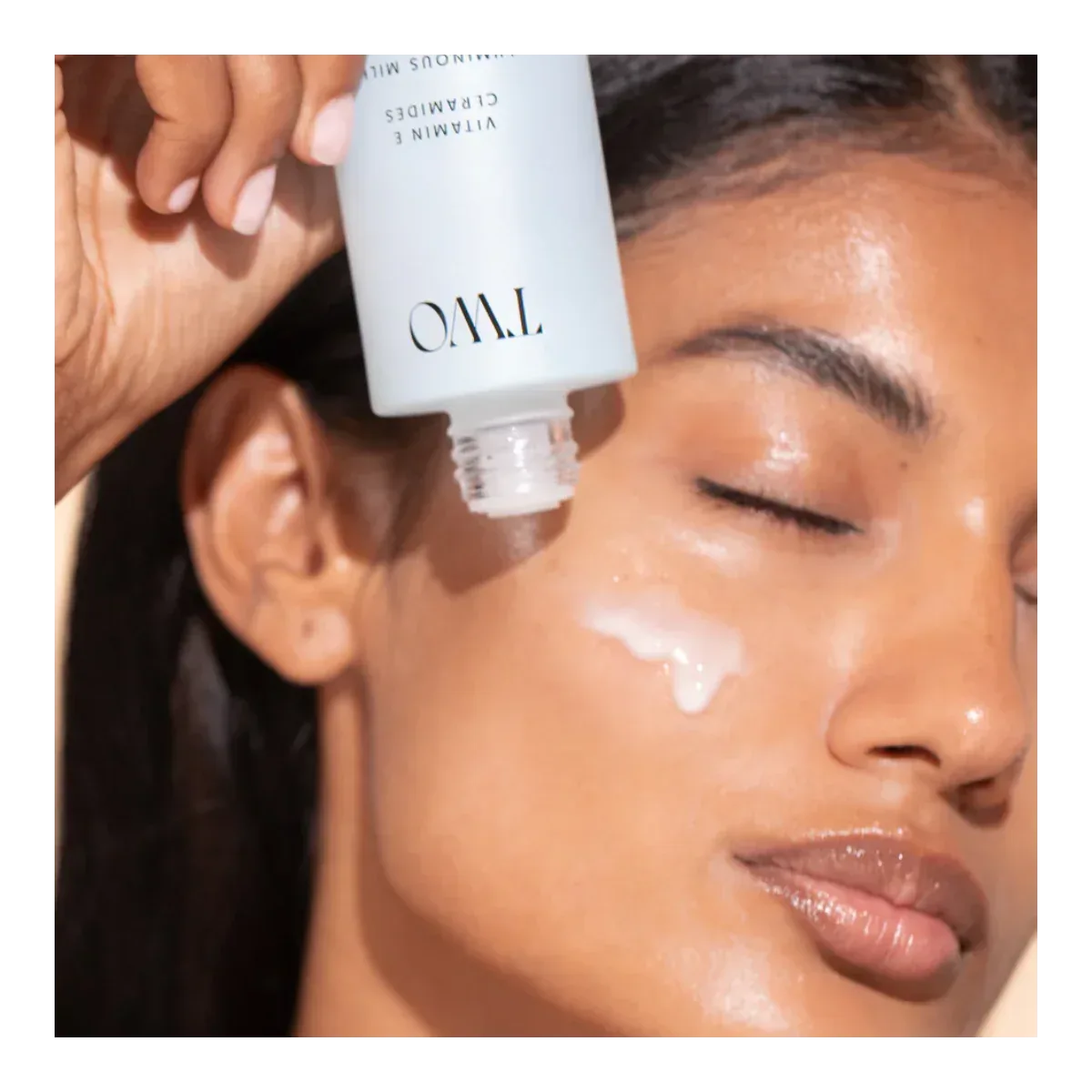 TWO POLES | Tamaño viaje - Luminous Milk Essence - 7ml - InternationalCosmetic