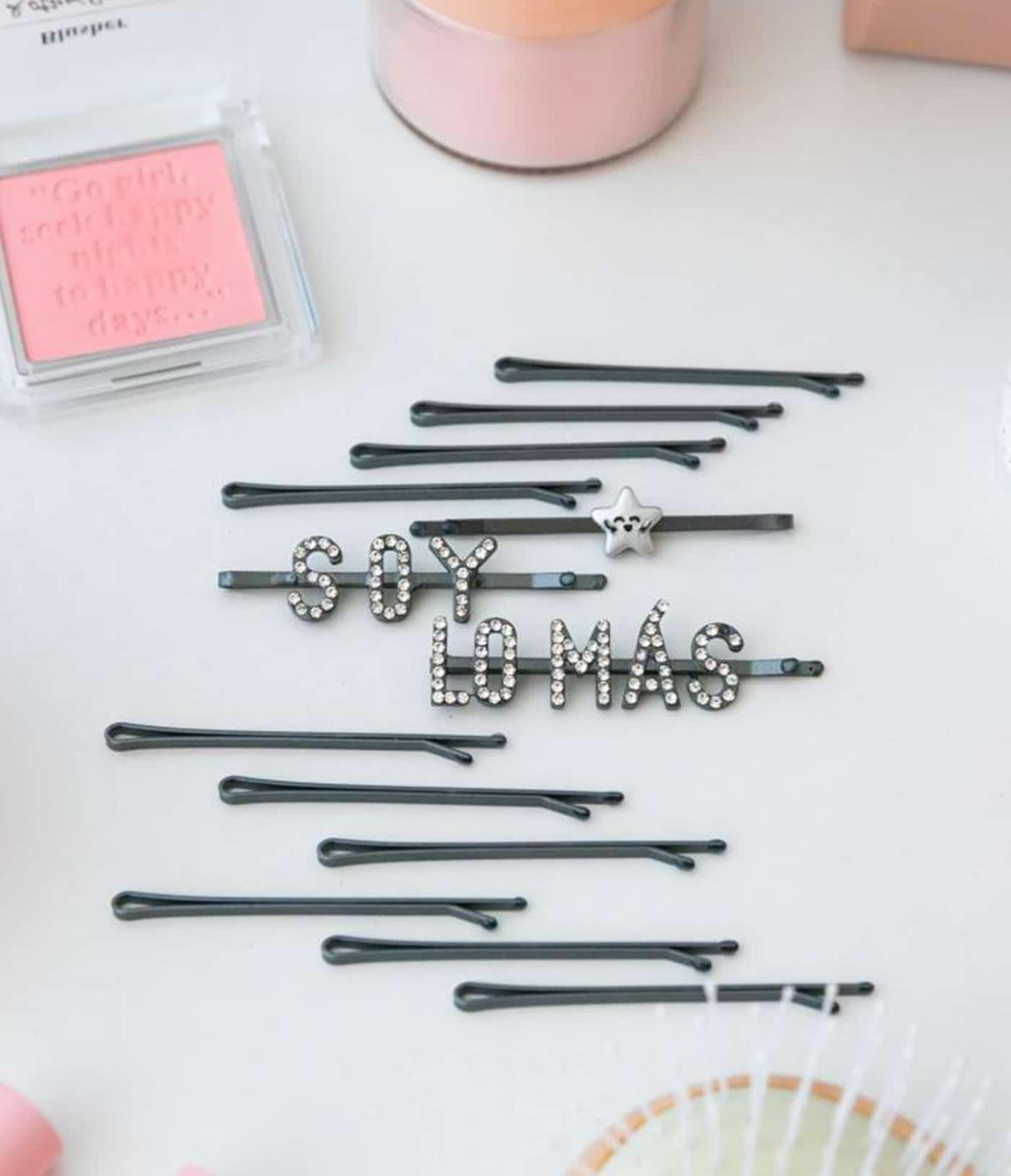 BETER | Clips Planos Negros Frases Wonder (13 unidades) - InternationalCosmetic