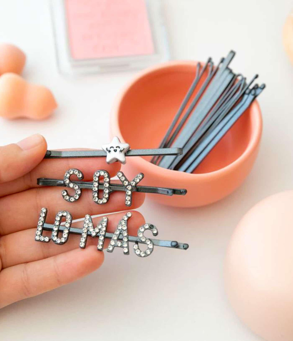 BETER | Clips Planos Negros Frases Wonder (13 unidades) - InternationalCosmetic