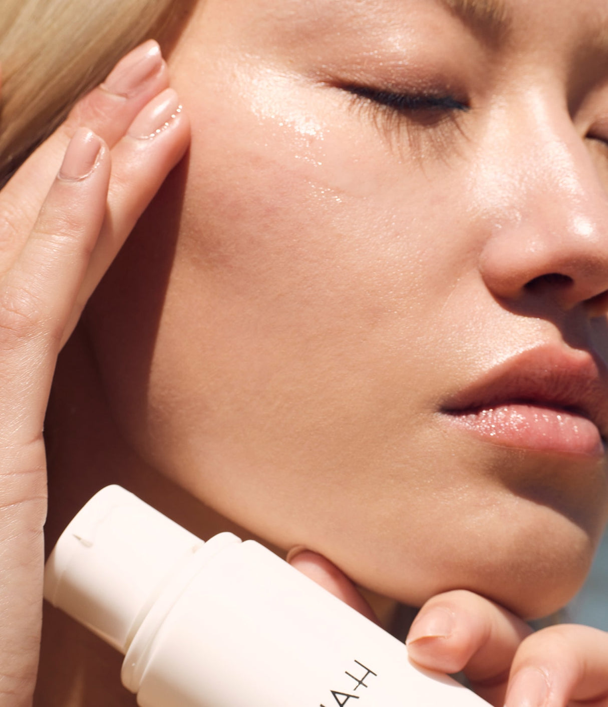 ALPHA-H | Generation Glow Daily Resurfacing Essence - InternationalCosmetic