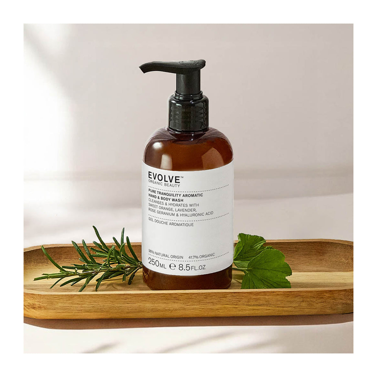 EVOLVE Pure Tranquility Aromatic Hand & Body Wash - 250ml: aplicación del producto en la rutina; limpieza y confort de la piel