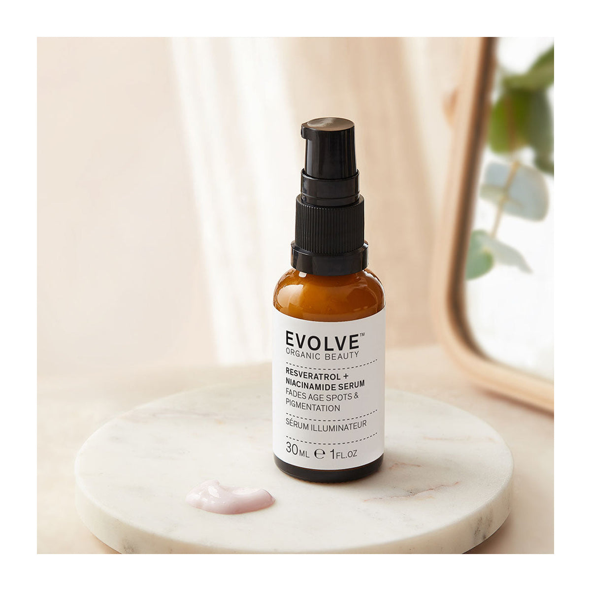 EVOLVE Resveratrol + Niacinamide Serum - 30ml: ingredientes clave y tecnología de la fórmula, detalle complementario; tratamiento concentrado para hidratación y luminosidad
