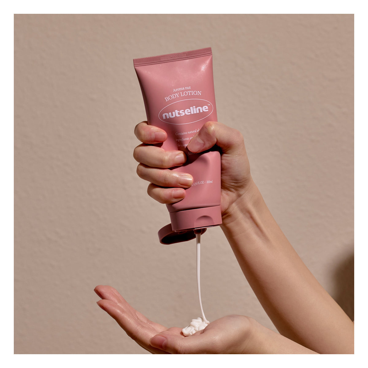 NUTSELINE | Aroma Nut Slim Fit Body Lotion - 200ml — imagen 2 · detalle de textura o aplicación