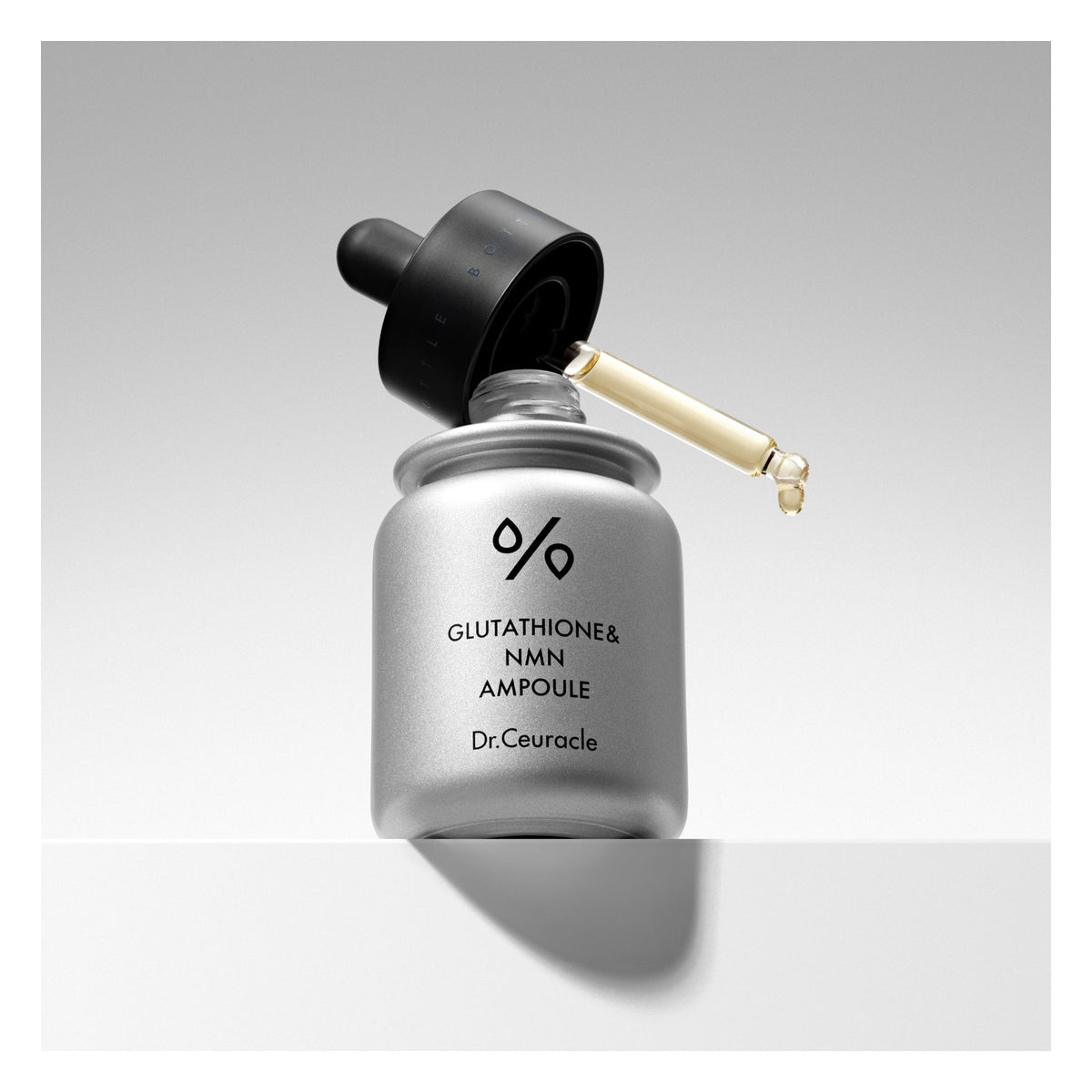 DR. CEURACLE | Glutathione & NMN Ampoule - 30ml — imagen 2 · detalle de textura o aplicación