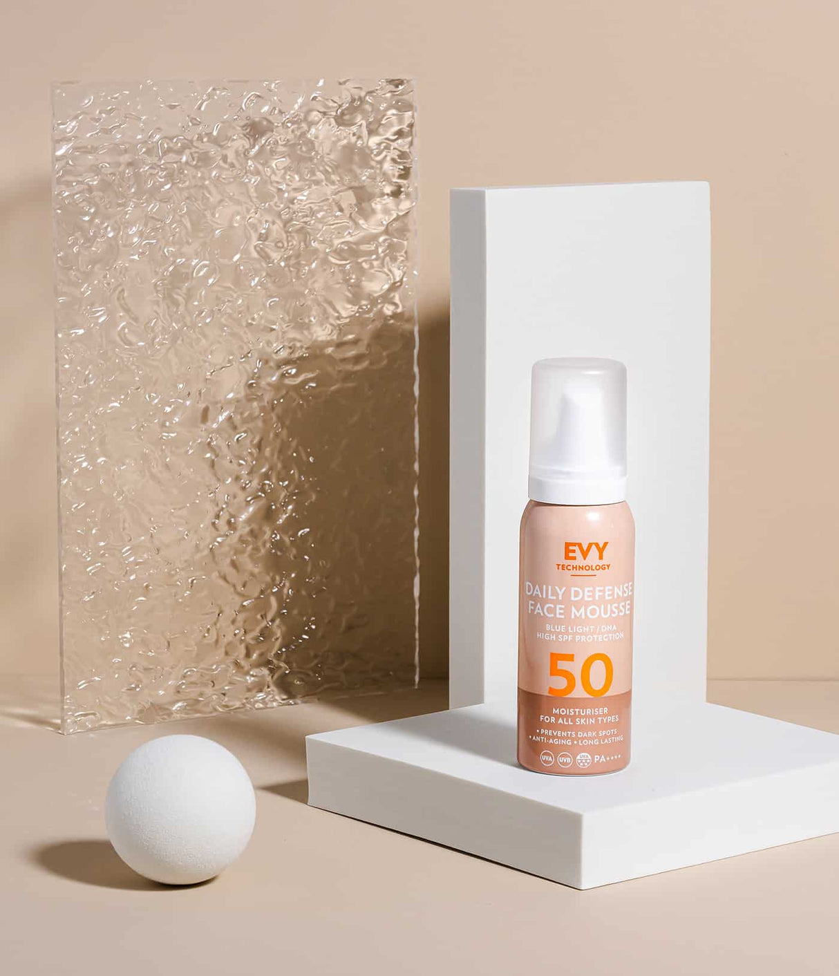 Daily Defense Face Mousse SPF 50 de EVY Technology